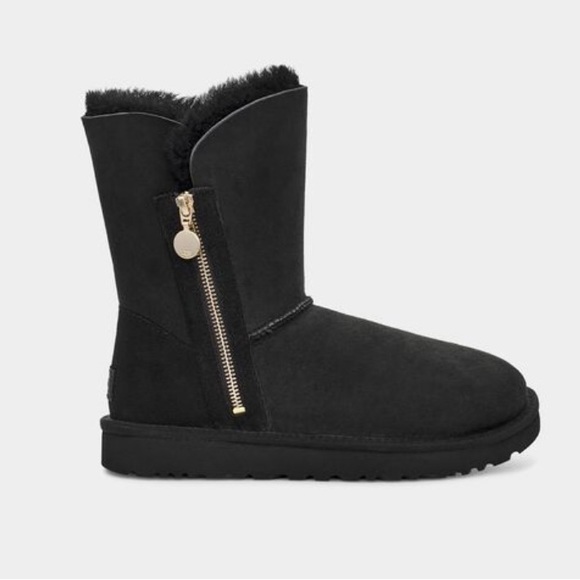 UGG Shoes - UGG *NEW* Womens Bailey Zip Short in Black Size 8